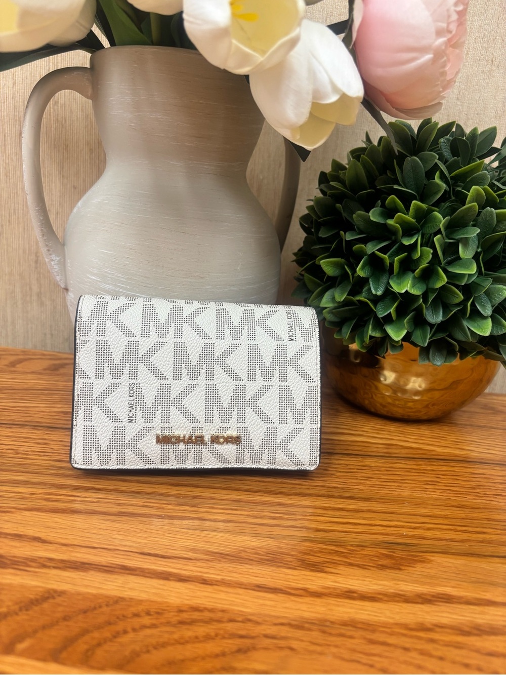 Michael Kors White/Gray MK Signature Card Holder with Gold Logo